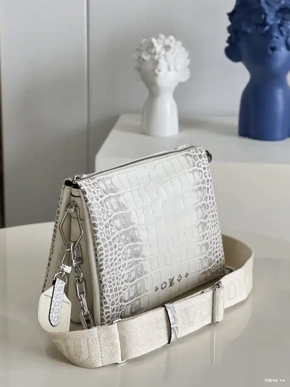 VUITTON COUSSIN PM-26*20*12cm LOUIS 0419